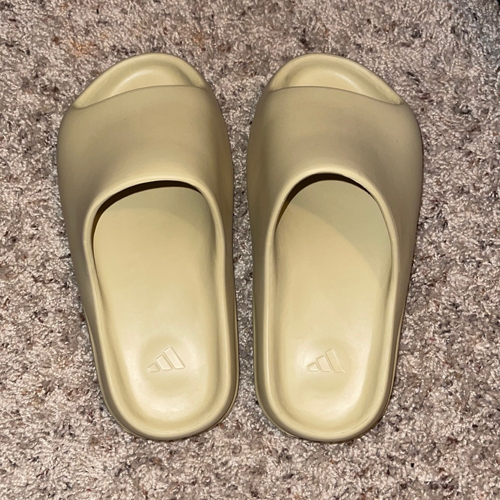 YEEZY SLIDES‼️